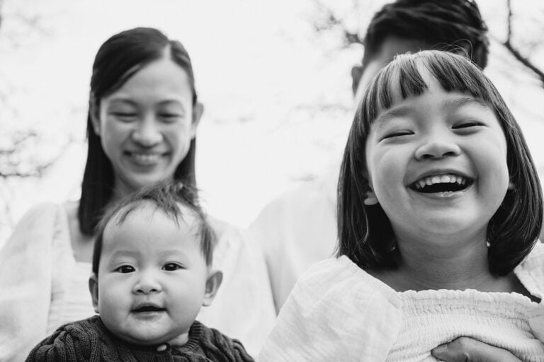 smiling kids from singapore travelling to melbourne