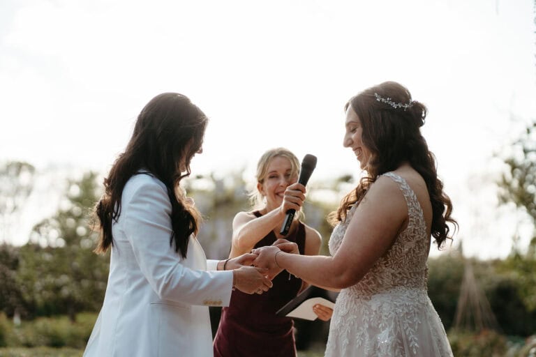 Emily Carr Melbourne Celebrant marries a couple at Alowyn Gardens